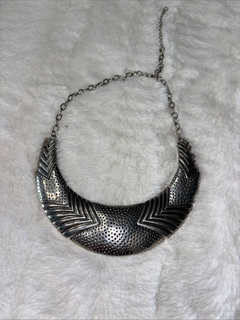 Vintage Women’s silver bib necklace